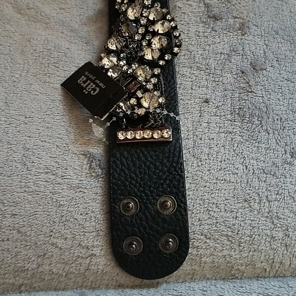 Multilayered Chain Bracelet - Picture 5 of 7